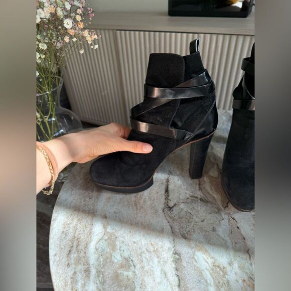 Tod’s black suede leathered wrap around strap chunky heel ankle boots size 7 - Picture 2 of 9